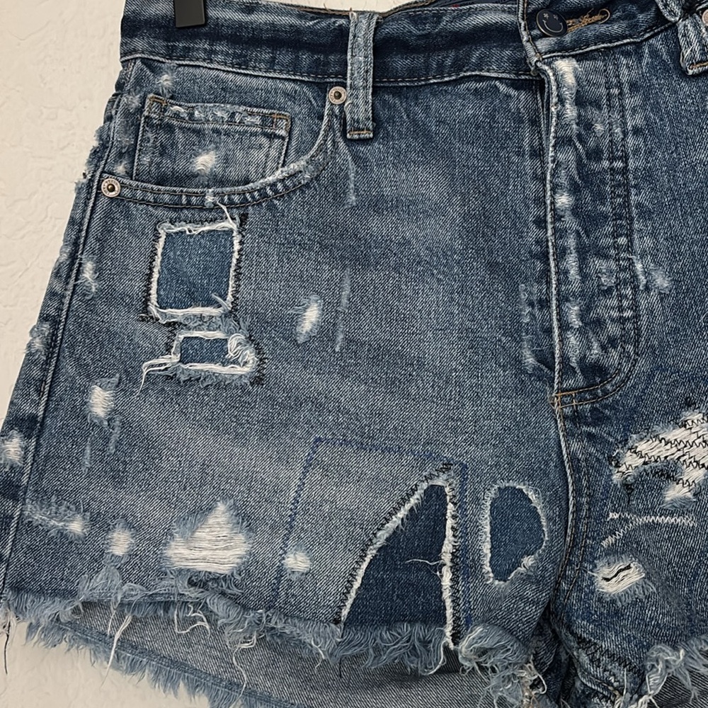 LUCKY Distressed Denim Smiley Motif shorts size 4/27 - Picture 4 of 10